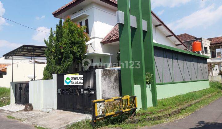 Rumah Cantik Hook di Perumahan Nyaman Kartasura 1