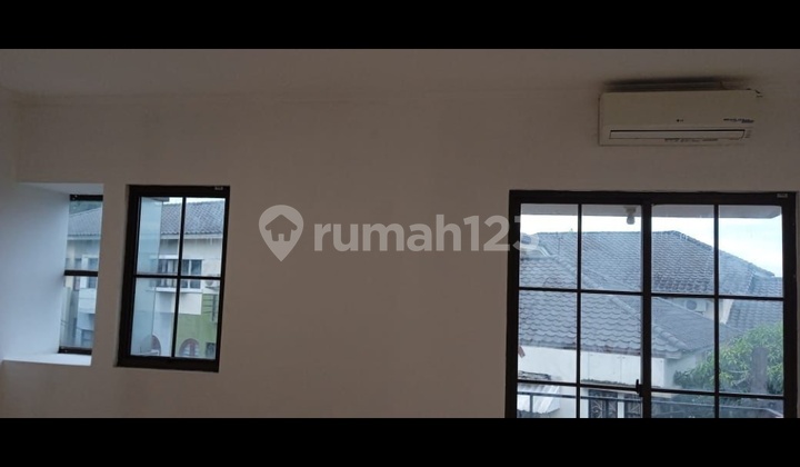 Rumah 2 Lantai Sudah Renovasi Semi Furnished di Town house, Tangerang 2