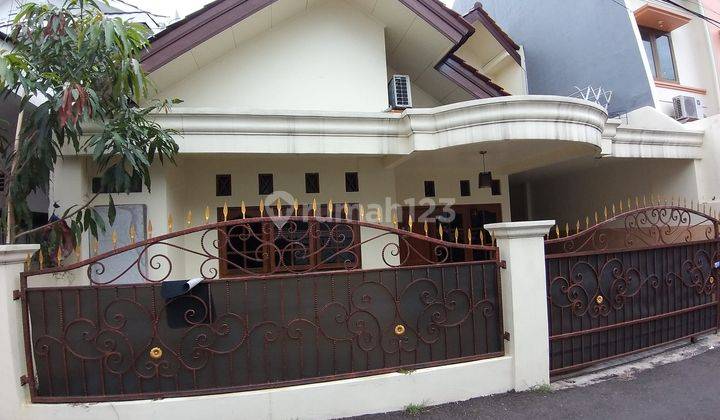 Dijual Rumah Siap Huni di Tebet Timur Luas Tanah 135m2, 1,5 Lantai, Jalan 1 Mobil, Hub 0813 1838 1838.  1