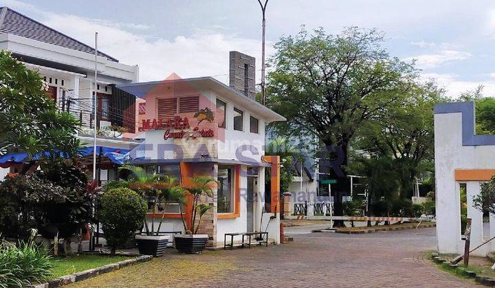 Rumah  depan taman, harga sangat miring di Malaka Country Jakarta Timur 1