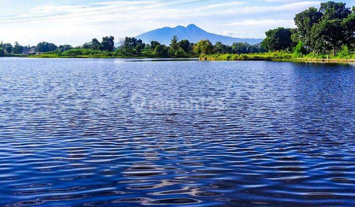 Villa Putih Samping Danau View Gunung 1