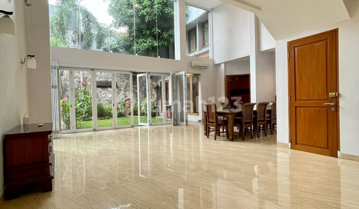 RUMAH dgn S.POOL dan GARDEN at Jl DUKUH PATRA, JAKSEL