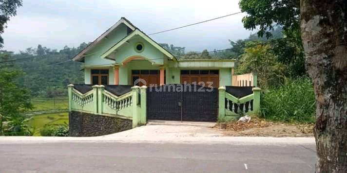 Rumah Siap Pakai 2 Lantai 200m2 Timur Ponpes Isy Karimah Karangpandan  1