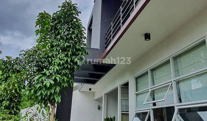 SEMIFURNISHED NEGO RUMAH MODERN SIAP HUNI 2 LANTAI DEKAT MCD MALEO 2