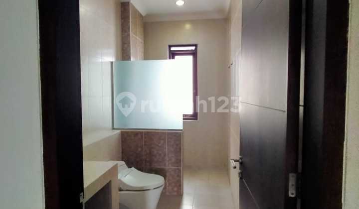 DISEWAKAN RUMAH DI SINGGASANA PRADANA