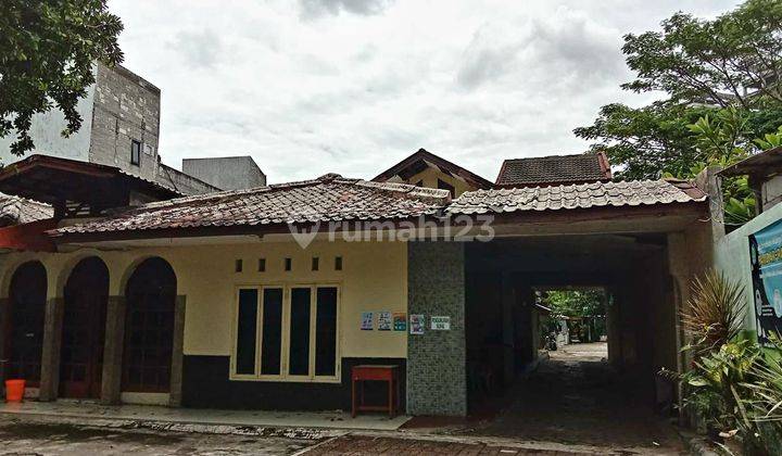 Rumah Tua Terawat Beserta Kontrakan & Sekolah Ditawarkan untuk Pemilik Baru 1