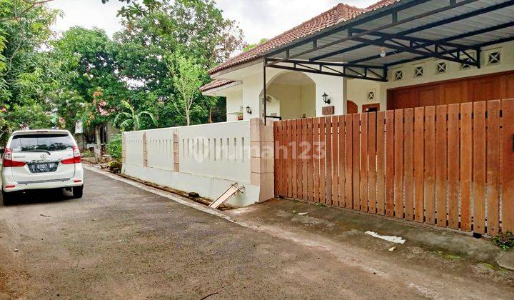 DIJUAL Rumah MEWAH TATA RUANG NYAMAN - TANAH LUAS di Condong Catur dekat Kampus UPNMaghnet Kawasan:- Hartono Mall- RS JIH- Kantor Polda DIY- Masjid- Kampus, UPN, UII, UMB, UGM- 2