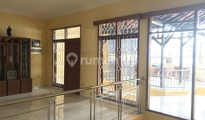 Rumah Bangunan Kokoh Pusat Kota di Babakan Jeruk, Bandung Rumah Bangunan Kokoh Pusat Kota di Babakan Jeruk, Bandung