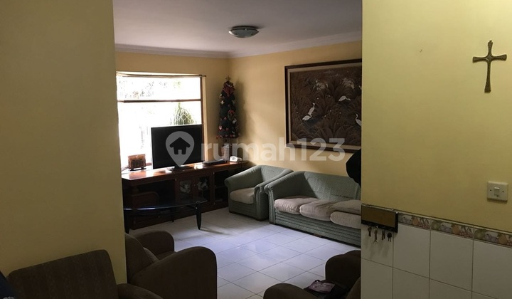 Rumah Bangunan Kokoh Pusat Kota di Babakan Jeruk, Bandung 2