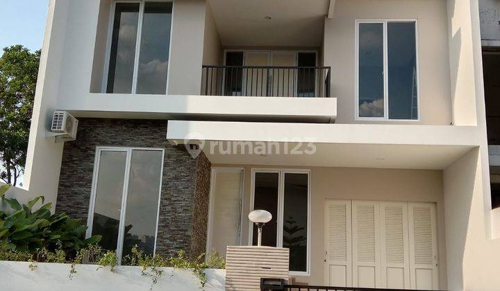 Rumah modern yang mewah aman dan nyaman di dataran tinggi Semarang 1