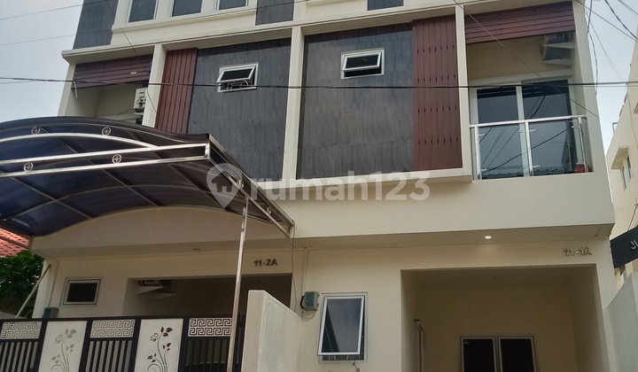 MILIKI RUMAH MEWAH MINIMALIS MODERN DI CEMPAKA PUTIH BARAT 