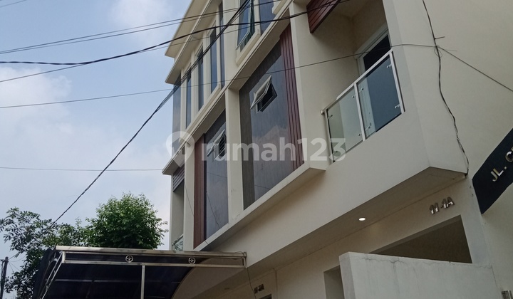 DIJUAL RUMAH BARU MINIMALIS MODERN DI CEMPAKA PUTIH BARAT 