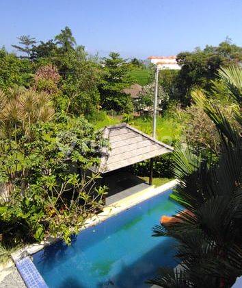 Cheap 3 bedroom villa in Canggu Batu Bolong 1