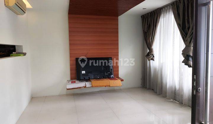 Rumah Minimalis 2 Lantai  Di Kelapa Gading,  Akses Bagus, Siap Huni 2