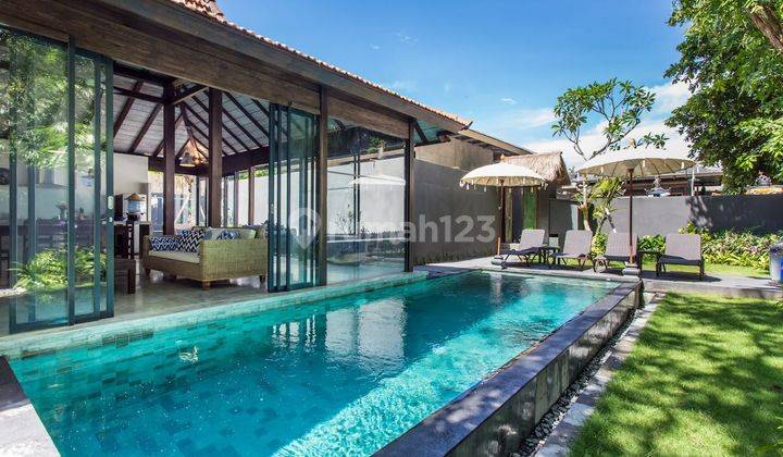 3 Br Luxury Modern Tropical Wood Villa in Canggu 2