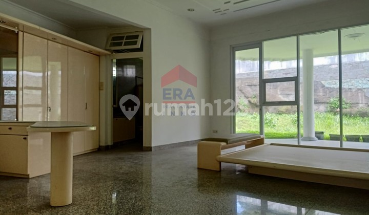 Rumah besar lokasi terbaik dan strategis di Surya Setra 2
