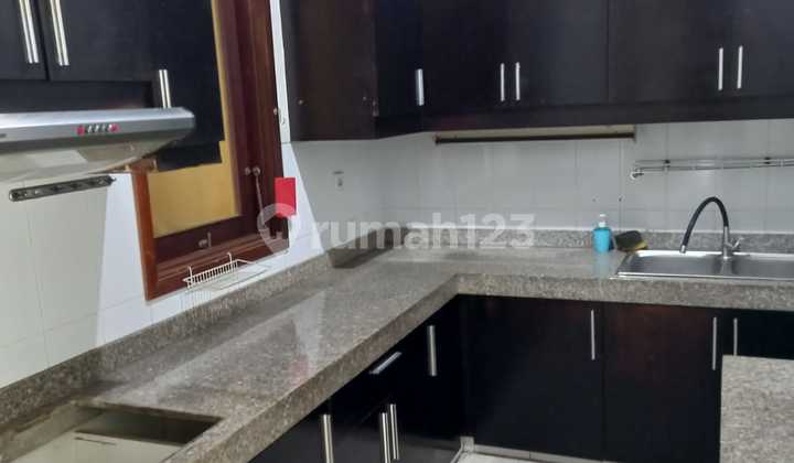 House with Pool Semi Furnished for Rent at Bsd City 2