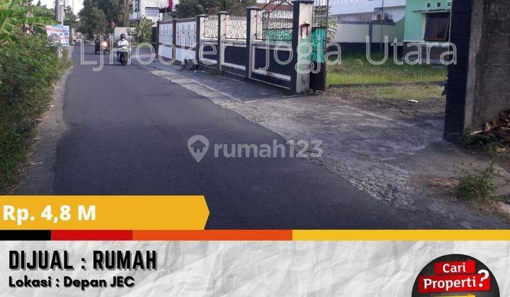 Rumah dengan Pekarangan Luas di depan JEC Jogja  1