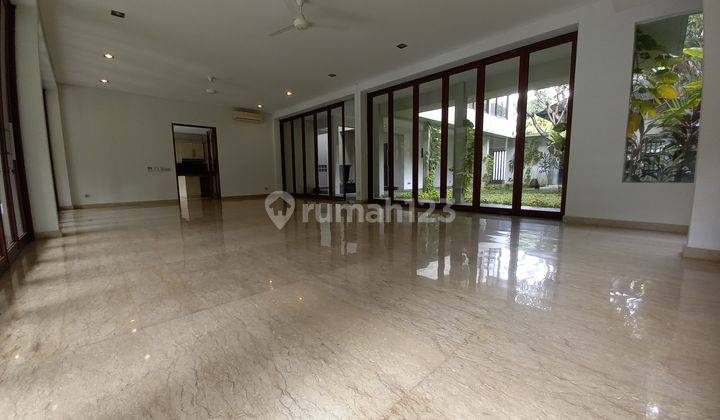 Kemang - Luxury Tropical House with Spacious Garden 2