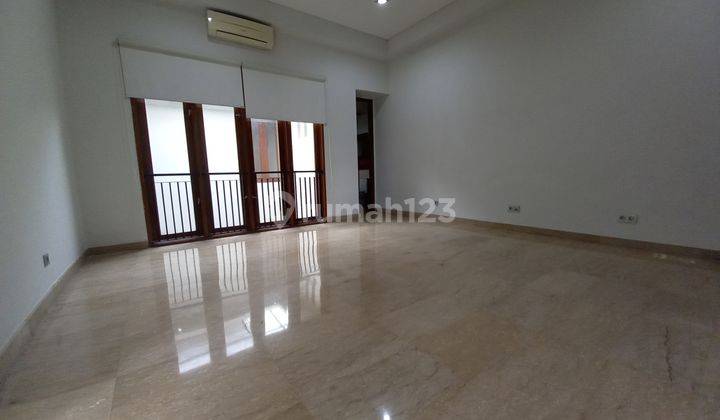 Kemang - Luxury Tropical House with Spacious Garden 2