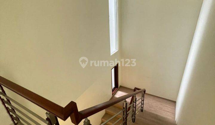 Rumah Modern Minimalis Dalam Townhouse di Lebak Bulus 2