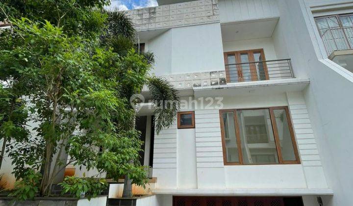 Rumah Modern Minimalis Dalam Townhouse di Lebak Bulus 1