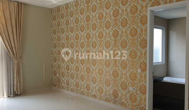 For Rent House with Large Pool in Bsd City 2