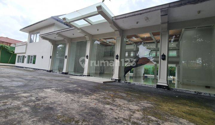 BUILDING  WITH SPACIOUS PARKING IN PRIME AREA OF MENTENG 1