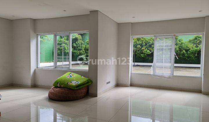 BUILDING  WITH SPACIOUS PARKING IN PRIME AREA OF MENTENG 2