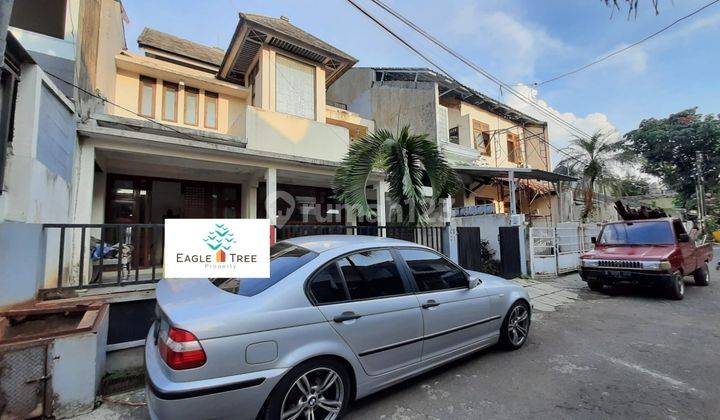 Dijual Rumah Classic Architect Design nyaman ada taman di komplek DPR, Tangerang Selatan 2