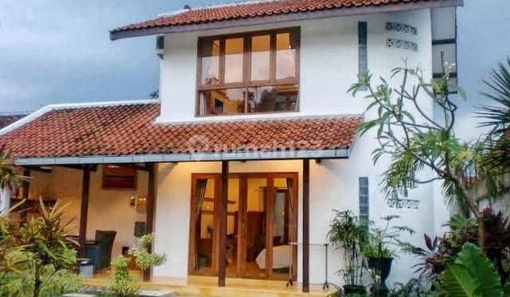 Villa Dalam Kota Mantrijeron Kodya 800 M² 1