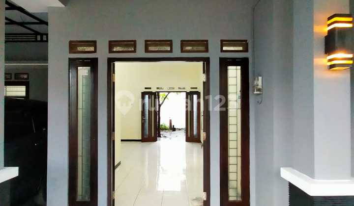 RUMAH CANTIK 2 LT DI PERUMAHAN GENTAN SOLO