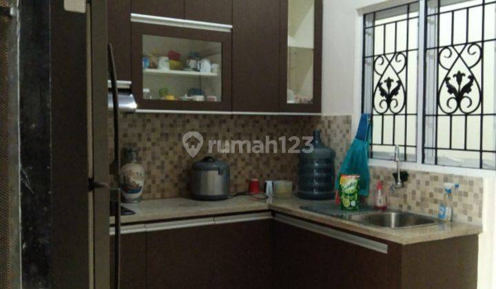 Rumah 2 lantai fully furnished di lokasi bagus dan bebas banjir 2