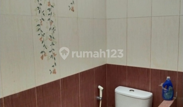 Rumah 2 lantai fully furnished di lokasi bagus dan bebas banjir 2