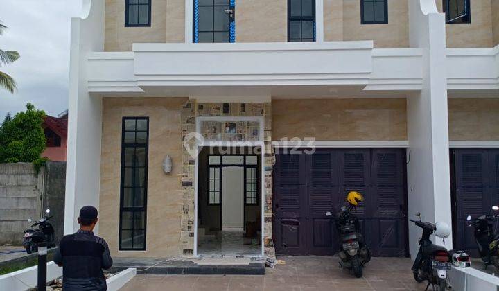 Rumah Mewah 2 Lantai Siap Huni Poros Cendrawasih  1