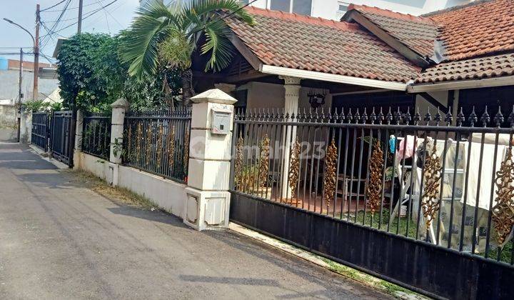 Rumah Lama Terawat masih di huni Aman, Nyaman, Bebas Banjir. 1