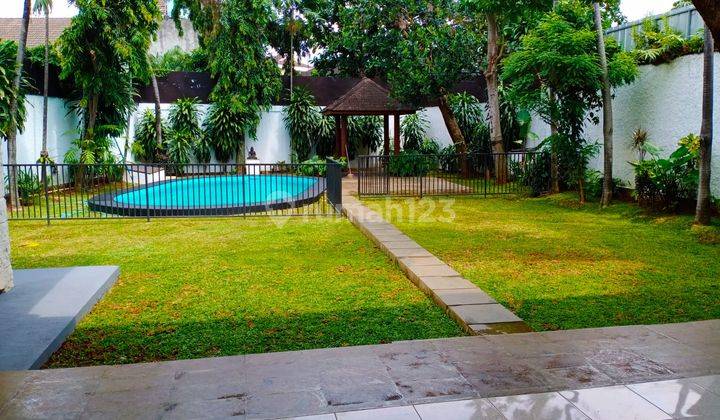 Disewakan Rumah di Kemang, Jakarta Selatan ~ Siap Huni ~ Swimming Pool 1