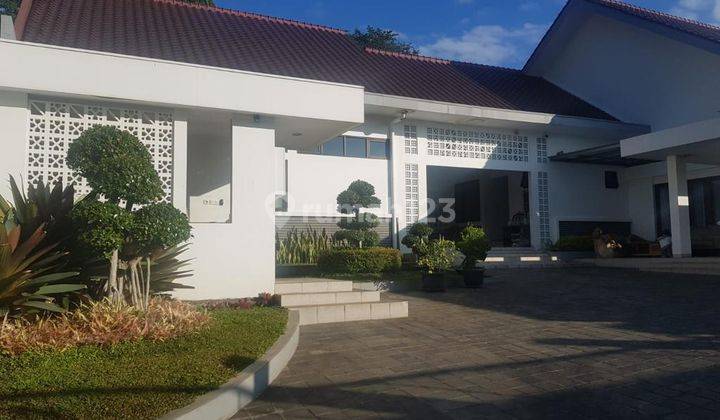 Jual Rumah Villa Mewah siap huni di Lembang Bandung 1