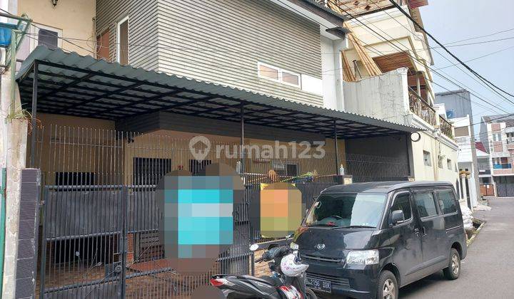 Rumah 2 lantai di area Tomang, siap huni,  1