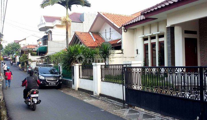 Rumah Bagus Siap Huni Jalan Depan Lebar Dekat Keperkantoran  2