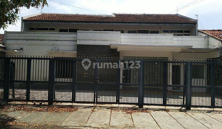 DIKONTRAKKAN...Rumah cocok untuk kantor dan usaha di jalan raya turangga 1