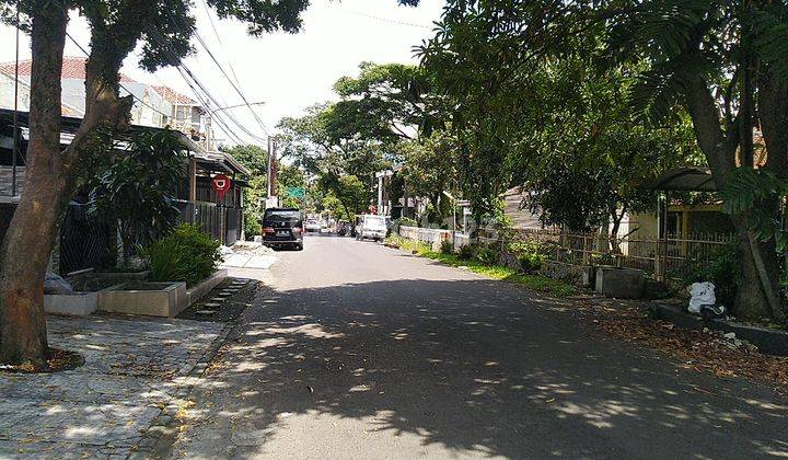 DIKONTRAKKAN...Rumah cocok untuk kantor dan usaha di jalan raya turangga 2