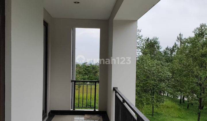 Rumah 2 Lantai Depan Taman Bagus Dengan Halaman Luas Sertifikat Hak Milik, Di Area Terdepan Dekat Pintu Tol Klaster Empire Park Sentul City Bogor  2