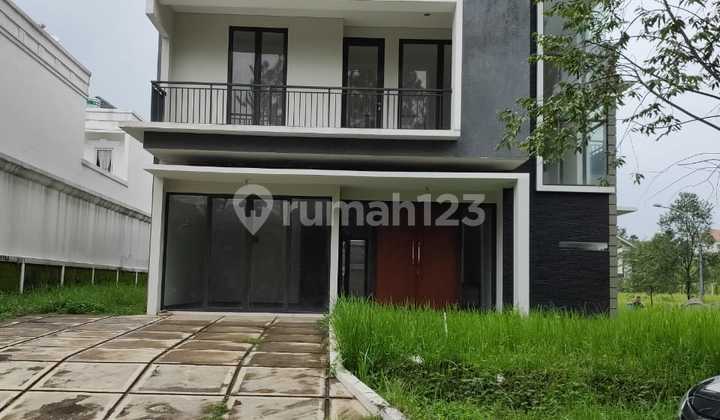 Rumah 2 Lantai Depan Taman Bagus Dengan Halaman Luas Sertifikat Hak Milik, Di Area Terdepan Dekat Pintu Tol Klaster Empire Park Sentul City Bogor  1