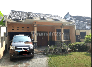 Rumah bagus 2 1/2 lantai di jati Waringin pondok gede Bekasi Jawa barat 1