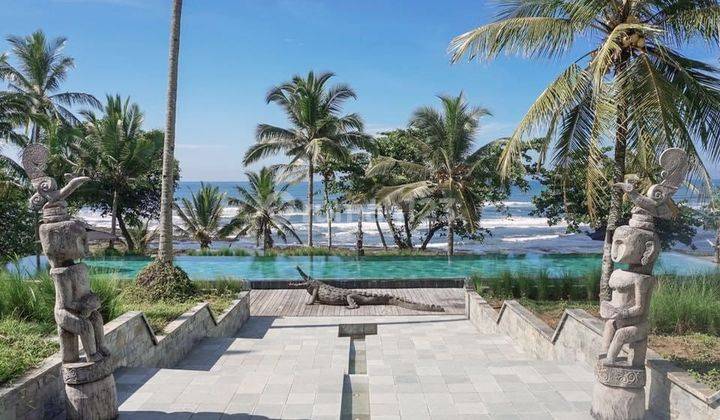 Luxurious beach front wooden villa , about 2 hours drive from Kuta at pekutatan negara 1