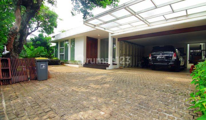 Rumah Mewah di KEMANG
Perpaduan konsep Modern dan Resort 1