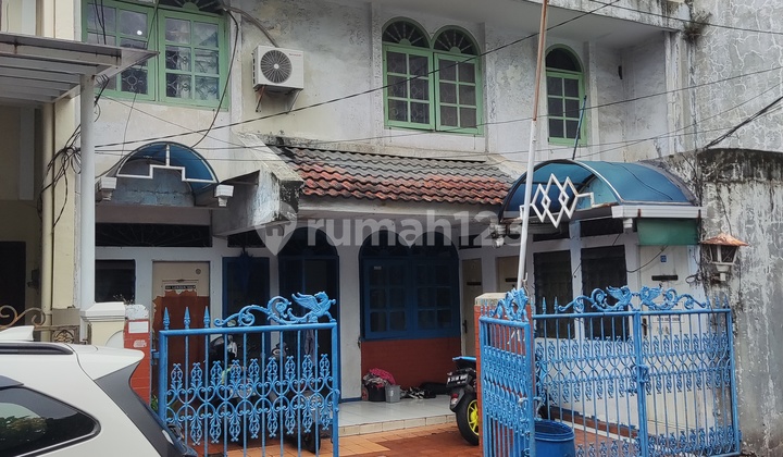 Rumah Kost 2 1/2 Lantai Hadap Utara
