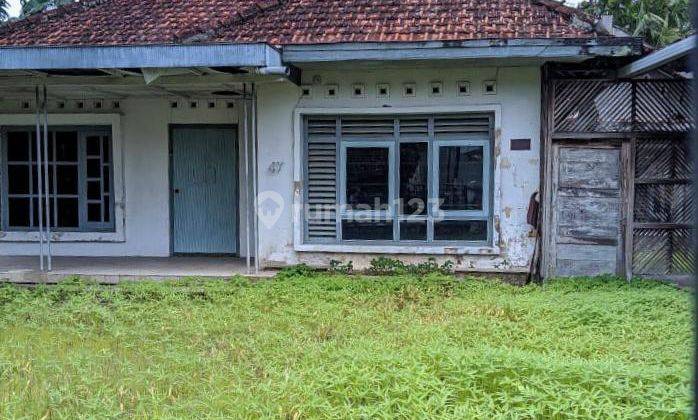 RUMAH  DIJUAL..JL. Satria Kudus ..Rumah lama, halaman luas   lingkungan tenang 1