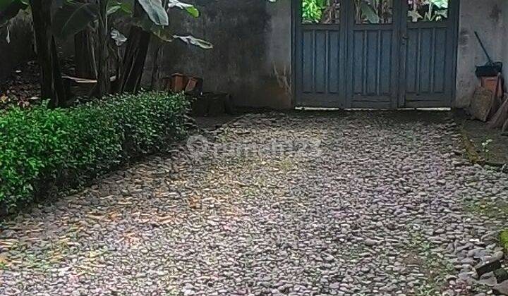 RUMAH  DIJUAL..JL. Satria Kudus ..Rumah lama, halaman luas   lingkungan tenang 2